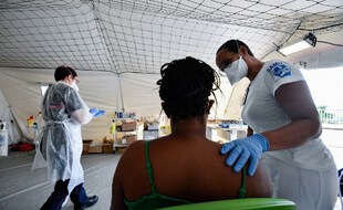 Un malade du Covid-19 dans un hôpital de Fort-de-France fin août 2021.