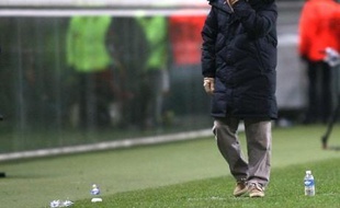 Les Lensois, déjà sérieusement en difficulté en L1, ont connu une nouvelle désillusion vendredi en s'inclinant (1-0) en 32e de finale de la Coupe de France sur leur pelouse face à une modeste formation de Niort (L2) à laquelle n'aura suffi qu'un but de Rivière pour se qualifier.