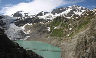 Le lac de Trift, près du glacier du même nom, dans le centre de la Suisse.