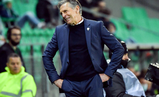 Claude Puel a vécu une soirée très éprouvante sur le banc des Verts, vendredi soir face à Angers (2-2).