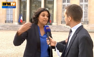 Myriam El Khomri interrogée par BFMTV dans la cour de l'Elysée, le 5 novembre 2015.