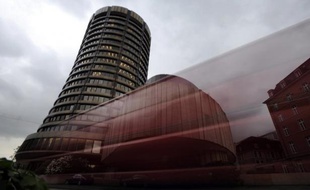 Les banques centrales ont été poussées à leurs limites par la crise économique et ne peuvent pas se substituer aux gouvernements qui doivent accélérer le rythme des réformes budgétaires et structurelles, a averti dimanche la Banque des règlements internationaux (BRI)