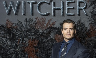 L'acteur Henry Cavill à l'avant-première de The Witcher à Londres