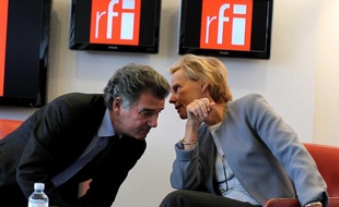 Alain Pouzilhac et Christine Ockrent, lors d'une conférence de presse de RFI, à Paris, le 17 novembre 2010
