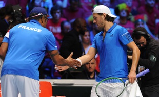 Lucas Pouille avec Yannick Noah lors de la finale de la Coupe Davis 2017 face à la Belgique.