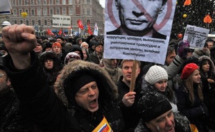Le Premier ministre Vladimir Poutine, candidat à la présidentielle de 2012 a "toujours le soutien de la majorité" en Russie en dépit de l'immense manifestation contre son régime à Moscou, a déclaré dimanche à l'AFP son porte-parole Dmitri Peskov.