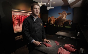 Laurent Rigaud dans sa boucherie à Wambrechies. (Archives)