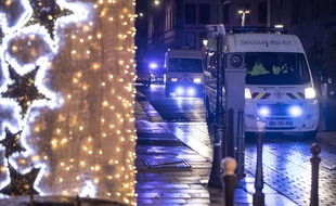 La police et les secours à proximité du lieu de la fusillade, à Strasbourg le 11 décembre 2012.