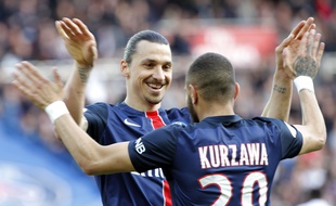 Ibrahimovi et Kurzawa lors de PSG-Caen, le 16 avril 2016.