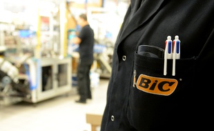 Illustration d'un salarié d'une usine Bic, ici à Montrevain, près de Paris.
