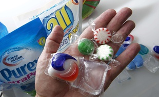 Au Etats-Unis des associations de consommateur ont déjà dénoncé le risque de confusion entre les dosettes de lessive liquide et des bonbons chez les enfants en bas âge.
