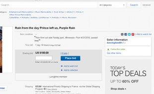Capture écran du site ebay.com , sur une vente d'eau de pluie datant du jour de la mort de Prince.