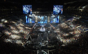 Le Staples Center de Los Angeles, lors de la finale du championnat du monde de League of Legends en 2013.