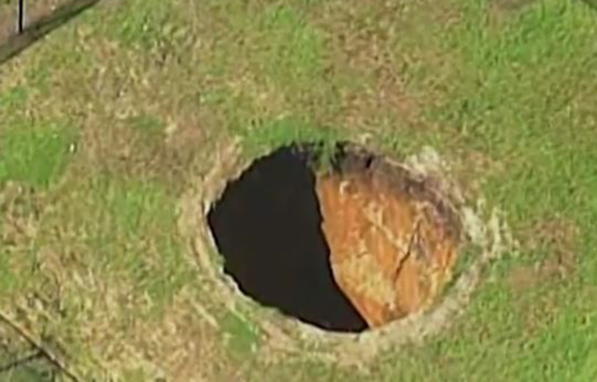 VIDEO. Un trou géant se reforme à l
