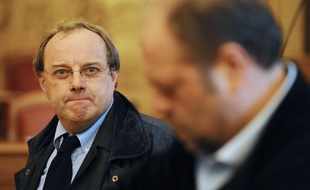 Jean-Louis Muller, à la cour d'assises de Nancy, le 21 octobre 2013, avec son avocat Eric Dupond-Moretti.