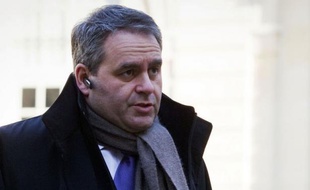 François Hollande est "fâché avec le dossier des retraites", a estimé mardi le ministre du Travail Xavier Bertrand qui chiffre à "20 milliards d'euros" le surcoût de la promesse de M. Hollande de laisser de nouveau partir à taux plein à 60 ans les salariés ayant cotisé 41 ans.