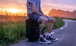 Un vacancier sur le départ.