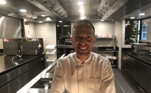 Le chef étoilé Mathieu Boutroy dans les cuisines du Cerisier