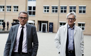 Un tribunal danois a condamné lundi quatre hommes à des peines de 12 ans de prison pour avoir comploté l'assassinat du personnel d'un journal danois qui avait été le premier à publier les caricatures controversées de Mahomet en 2005.