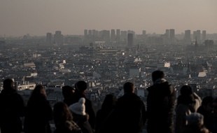 Paris pendant un pic de pollution, le 4 décembre 2016.