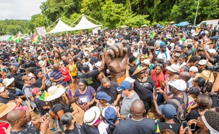 Des manifestants à Kourou, en Guyane, le 4 avril 2017.
