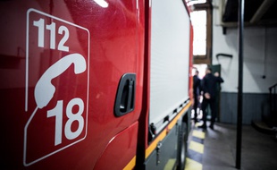 Il faut faire le 18 ou le 112 pour avoir les pompières et pompiers au téléphone. (illustration)