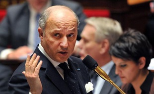 Paris et Londres vont demander d'avancer la prochaine réunion de l'Union européenne sur l'embargo sur les armes pour la Syrie et, à défaut d'unanimité, décideront d'en livrer à titre national aux rebelles, a annoncé jeudi le chef de la diplomatie française, Laurent Fabius.