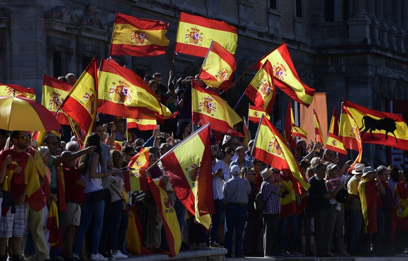 VIDEO. Catalogne: Des dizaines de milliers d'Espagnols manifestent pour ...