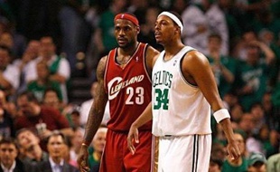 Les Boston Celtics, meilleure équipe de la saison régulière, se sont qualifiés pour la finale de la Conférence Est du Championnat NBA, en s'imposant in extremis lors du match N.7 de leur série contre Cleveland.