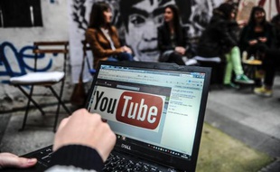 Le logo de Youtube sur un ordinateur, à Istanbul le 27 mars 2014