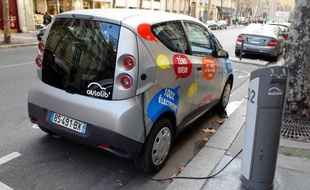 Deux poids lourds du véhicule électrique en France, le constructeur Renault et le groupe Bolloré, qui exploite notamment le système d'autopartage parisien Autolib, ont annoncé vendredi qu'ils s'alliaient pour se développer ensemble dans un secteur en croissance mais toujours marginal.