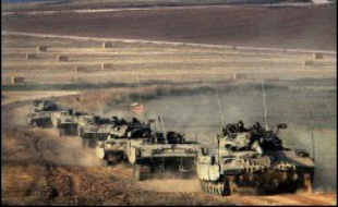 Sur le terrain, des soldats et des blindés opéraient dans le nord de la bande de Gaza depuis lundi à l'aube, à la recherche de tunnels, de caches d'armes et de points de lancement de roquettes contre le sud d'Israël. Un activiste palestinien a été tué, selon des sources concordantes.