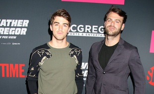 Les DJs Alex Pall et Andrew Taggart du groupe Chainsmokers