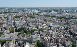 Vue aérienne de Nantes, ville la plus peuplée du département