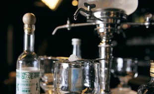 L'absinthe, l'art de la précision.