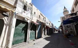 Le numéro deux des renseignements libyens a été enlevé dimanche à Tripoli, où les habitants observent une grève générale pour dénoncer les heurts meurtriers des deux derniers jours, qui font craindre une escalade de la violence.