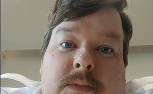 L'agent de sécurité Doug a commencé à partager des vidéos de ses flatulences sur Instagram le 26 mars 2018.