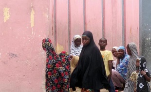 Des fillettes à Banki, au Nigeria, près de la frontière avec le Cameroun, le 17 juin 2014