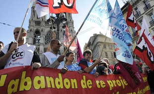 Des manifestants à Marseille, mardi 12 octobre, contre la réforme des retraites.