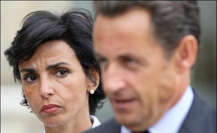 Nicolas Sarkozy a demandé à la ministre de la Justice Rachida Dati de "réfléchir" à la possibilité de traduire devant un tribunal un auteur de crime, même s'il est déclaré irresponsable pénalement, a-t-il indiqué à la presse vendredi à Bayonne.