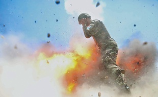 La photographie de Hilda Clayton prise au moment de l'explosion en Afghanistan, le 2 juillet 2013.