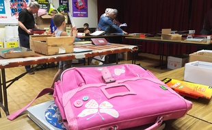 Samedi, des associations niçoises ont distribué 66 lots de matériel et 32 cartables.