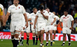 L'équipe d'Angleterre après son élimination contre l'Australie, le 3 octobre 2015.