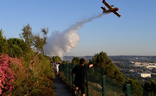 Un bombardier d'eau en intervention