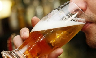 Environ 23,5 millions d'hectolitres de bière ont été consommés en France en 2018, soit environ 33 litres par habitant.