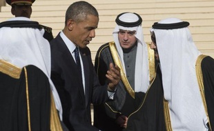 Le président américain Barack Obama (g) et le roi d'Arabie saoudite Salmane (d) à Ryad le 27 janvier 2015