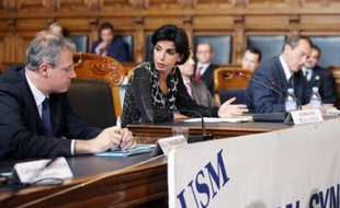 La ministre de la Justice Rachida Dati a peiné vendredi à dissiper le malaise croissant des magistrats, inquiets pour leur indépendance, dans une prise de parole devant la puissante Union syndicale des magistrats (USM), qui lui a valu des sifflets.