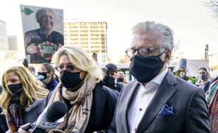 Gilbert Rozon à son arrivée au tribunal de Montréal, le 6 novembre 2020.