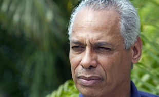 Fin connaisseur de la zone caraïbe, comme natif de Guadeloupe où il fut député et président de Région, M. Lurel, qui a représenté la France vendredi aux obsèques du président vénézuélien, a estimé que Chavez pouvait représenter pour ses compatriotes ce qu'avaient été pour les Français Charles de Gaulle pour les institutions et Léon Blum pour le social.