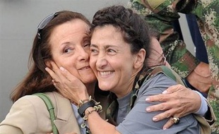 L'armée colombienne a libéré mercredi dans le sud-est de la Colombie l'otage franco-colombienne Ingrid Betancourt, trois Américains et onze militaires colombiens détenus par la guérilla des Farc, lors d'une opération d'infiltration soigneusement planifiée.